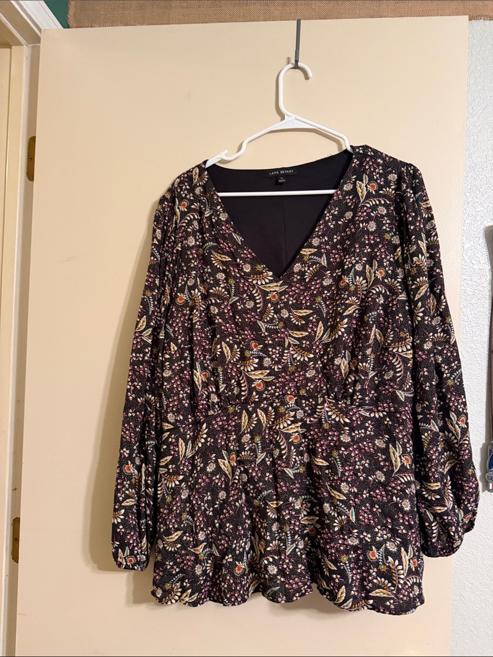 Lane Bryant Black Floral V-Neck Peplum Top with Autumn Print